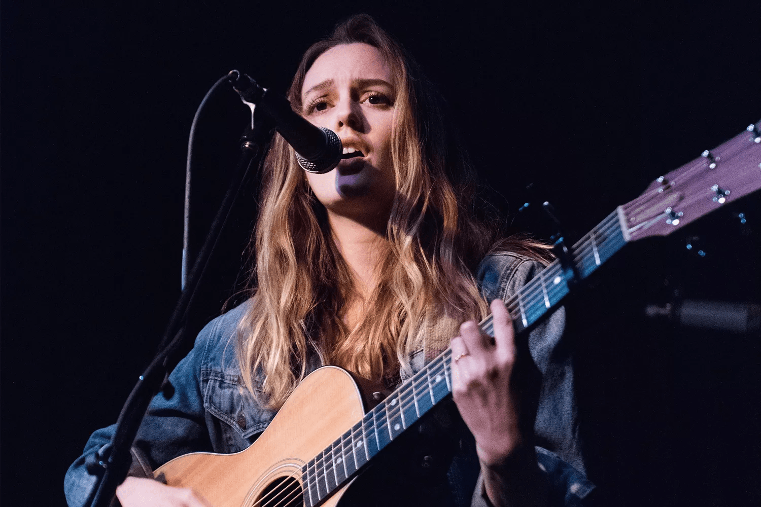 Leighton Meester libera faixas descartadas de seu álbum pop